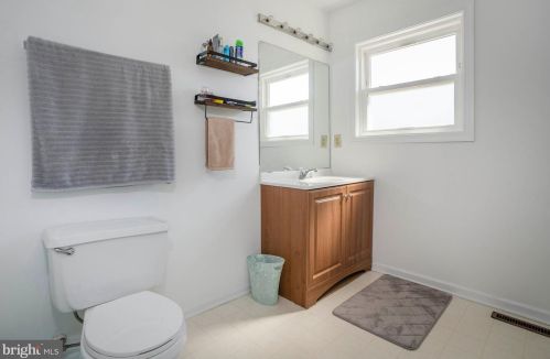 1 Glacier Ct, Bear DE  19701-1779 exterior