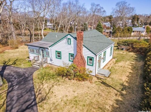 305 Bayberry Rd, Southold NY  11971-4436 exterior
