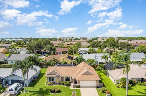 1241 Lakeview Dr, Melbourne, FL 32955-4639