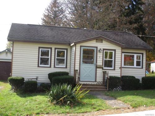 9 2nd St, Cattaraugus, NY 14719-1201