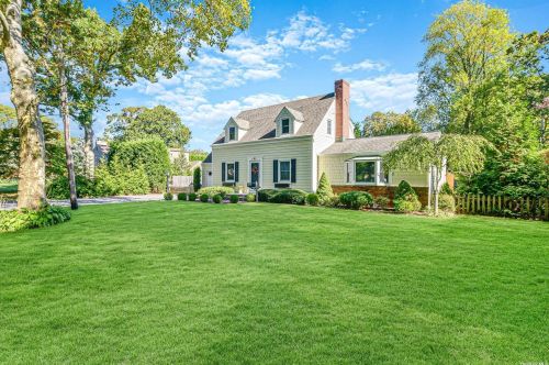 484 Ackerson Blvd, Brightwaters, NY 11718-1714