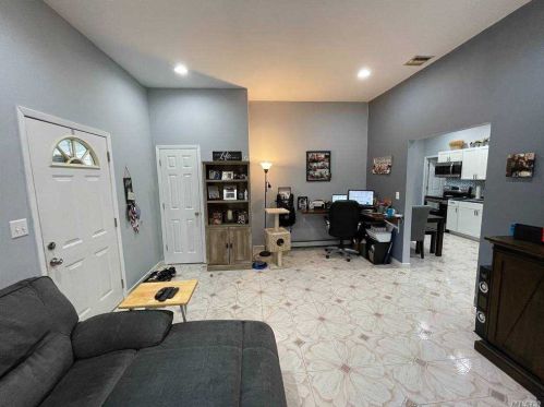 6 Jamie St, Panamoka NY  11961-3120 exterior