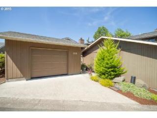 2239 Ridgeway Dr, Eugene, OR 97401-6555