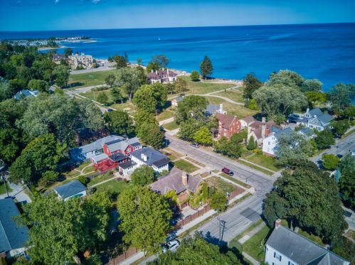 6720 3rd Ave, Kenosha, WI 53143-5165