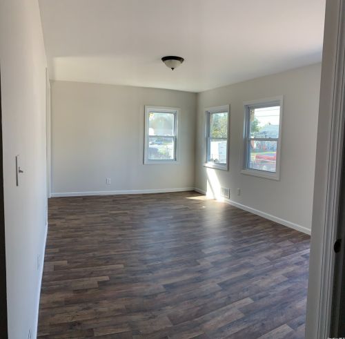 7 Beta Dr, Amityville, NY 11701-1603