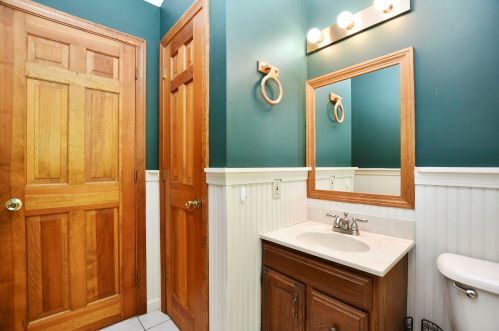 44 Tolend Rd, Dover NH  03820-5501 exterior