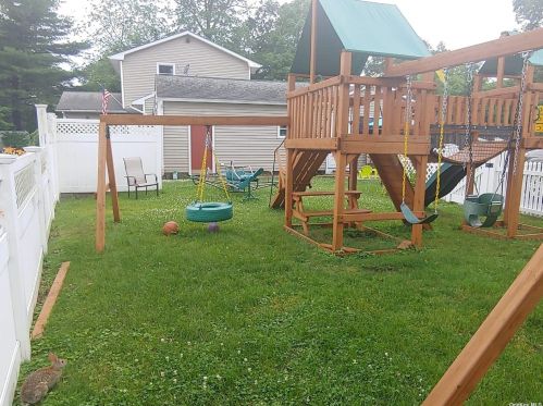 105 Haynes Ave, West Islip NY  11795-1048 exterior