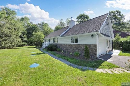 669 Ewing Ave, Franklin Lakes, NJ 07417-2233