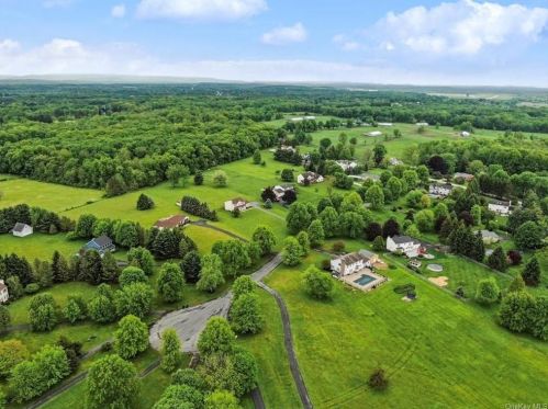 9 Liberty Ct, Montgomery NY  12549-2041 exterior