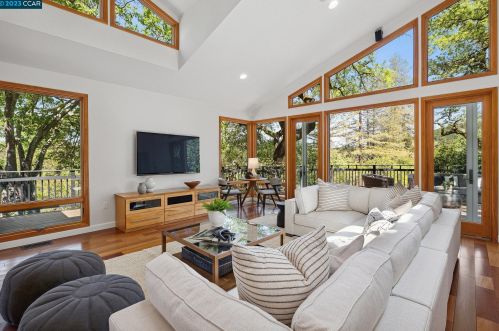8 Fern Way, Orinda CA  94563-3810 exterior