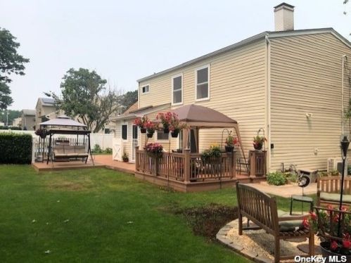 178 Geery Ave, Holbrook, NY 11741-1126