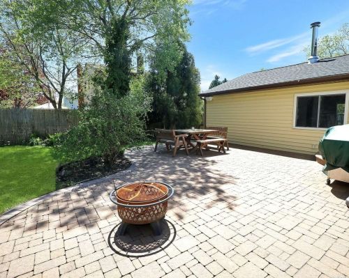 87 Wexford Dr, Oakdale NY  11769-1438 exterior