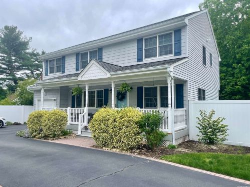 4 Eldorado Dr, Elwood, NY 11731-5618