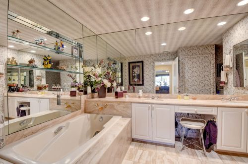 9 Windsor Ln, Boynton Beach FL  33436-6063 exterior