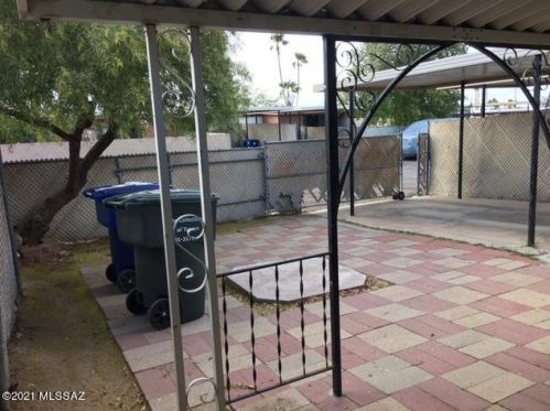 4015 Lazy Palm Dr, Tucson AZ 85730-3816 exterior