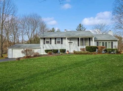 19 Marion Ave, New Hamburg, NY 12590-6017