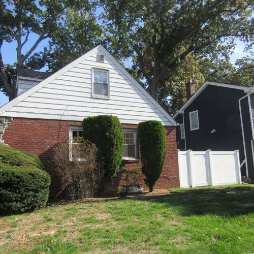 2 Oak Dr, New Hyde Park NY  11040-3315 exterior