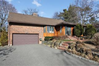 19 Hedgerow Ln, Muttontown, NY 11753-1716