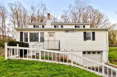 39 Kayview Ave, Bethel, CT 06801-1515