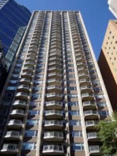 118 60th St, New York NY 10022-1185 exterior