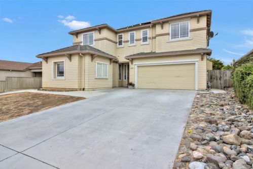 1301 Freedom Dr, Hollister, CA 95023-5683