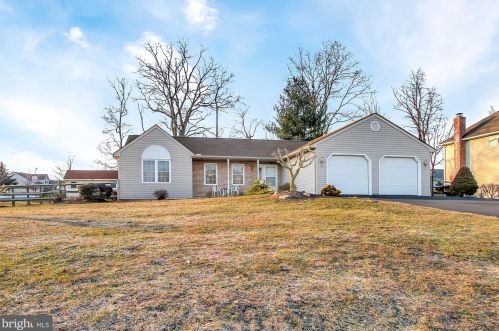 334 Walnut Tree Dr, Blandon, PA 19510-9623