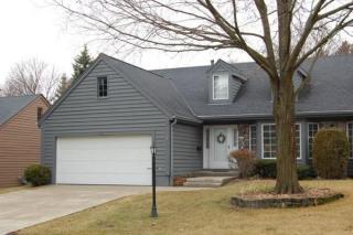3851 Oakbrook Dr, Milwaukee, WI 53228-1366