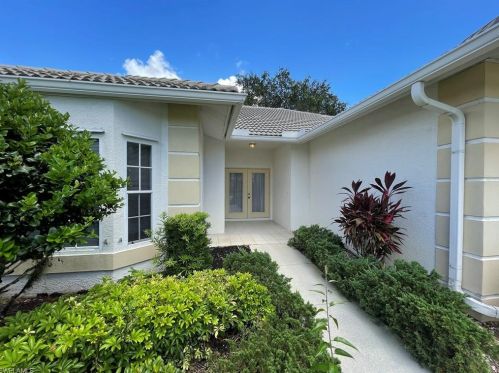7060 Falcons Glen Blvd, Naples, FL 34113-2667