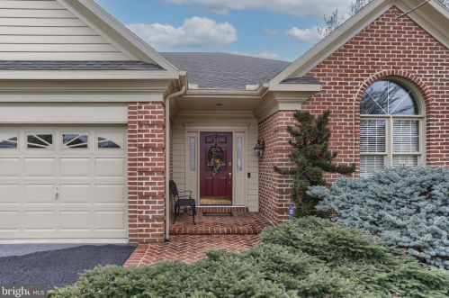 68 Almond Dr, Swatara, PA 17033-1759