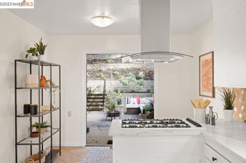 3557 Klamath St, Oakland CA 94602-4126 exterior