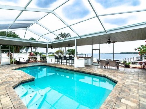 137 Lake Shore Dr, Palm Harbor, FL 34684-1202