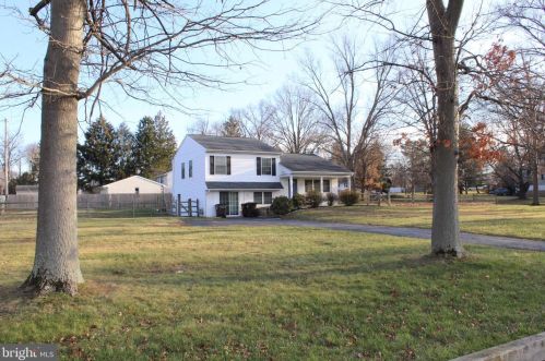 1746 Larchwood Dr, Blue Bell, PA 19422-3440