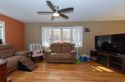 10 Phillips Rd, Norwich CT  06351-7009 exterior