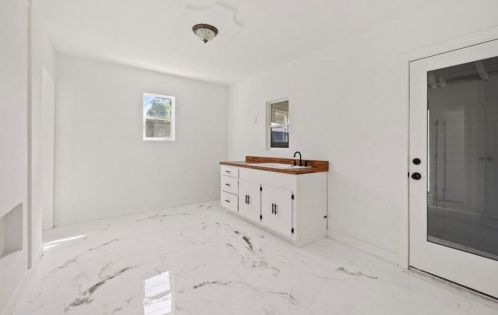 2436 Adriatic Ave, Long Beach CA 90810-3313 exterior