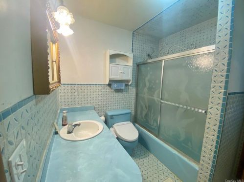 5 Court Ln, Fishkill NY  12524-2432 exterior