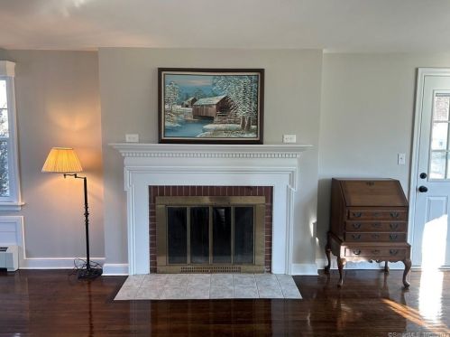 7 Arlington Hts, Norwich CT  06360-1801 exterior