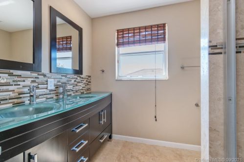 913 168 Ave, Hollywood FL 33028-2021 exterior