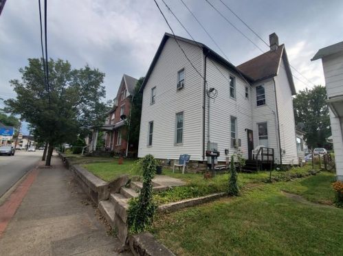 512 Pittsburgh St, South Connellsville, PA 15425-4013
