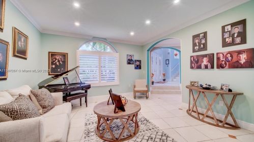 15963 79th Pl, Hialeah FL  33016-6647 exterior