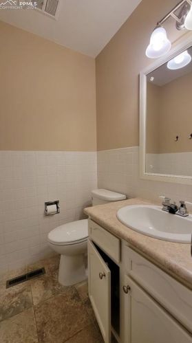 14 Villa Dr, Pueblo CO 81001-1419 exterior