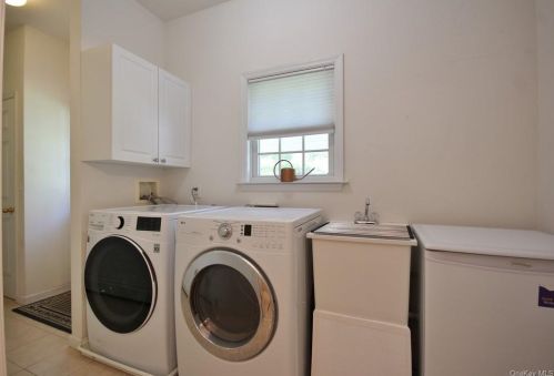 1774 Pleasantville Rd, Briarcliff NY  10510-1116 exterior