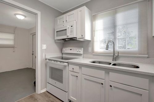 9780 Park Lake Dr, Pinellas Park FL  33782-3563 exterior