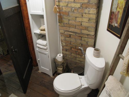 2207 Booth St, Milwaukee WI 53212-3408 exterior