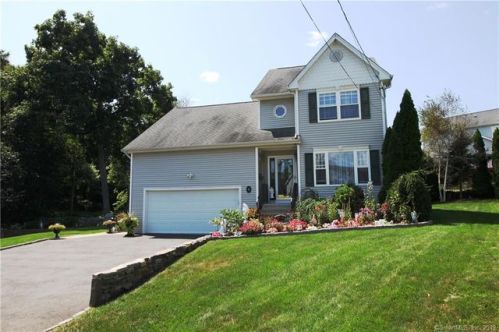 4 Kathryn Dr, Bridgeport, CT 06610-1264