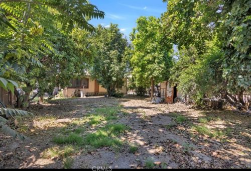 942 10th St, San Bernardino, CA 92411-2302