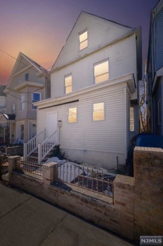 536 27th St, Paterson, NJ 07514-1910