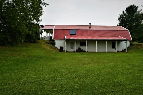 17201 Thompson Ridge Rd, Laurelville, OH 43135-9239