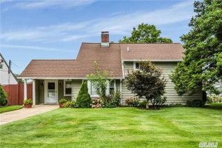 159 Choir Ln, Westbury, NY 11590-5734