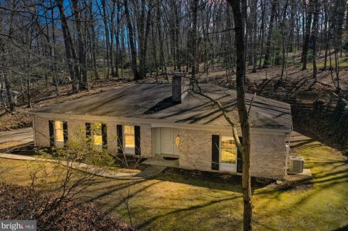 19 Edgehill Rd, Swatara PA  17033-2506 exterior