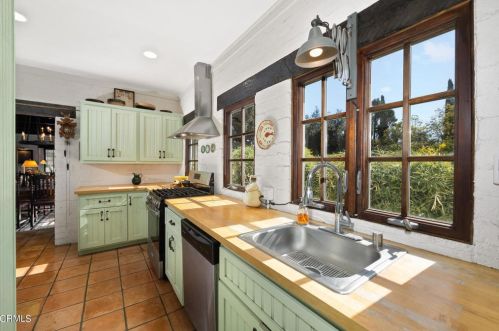 2919 Lake Ave, Altadena CA  91001-1621 exterior